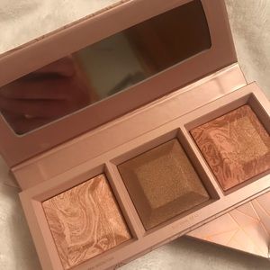 NIB Bare Minerals Face Pallet in Crystaline Glow.